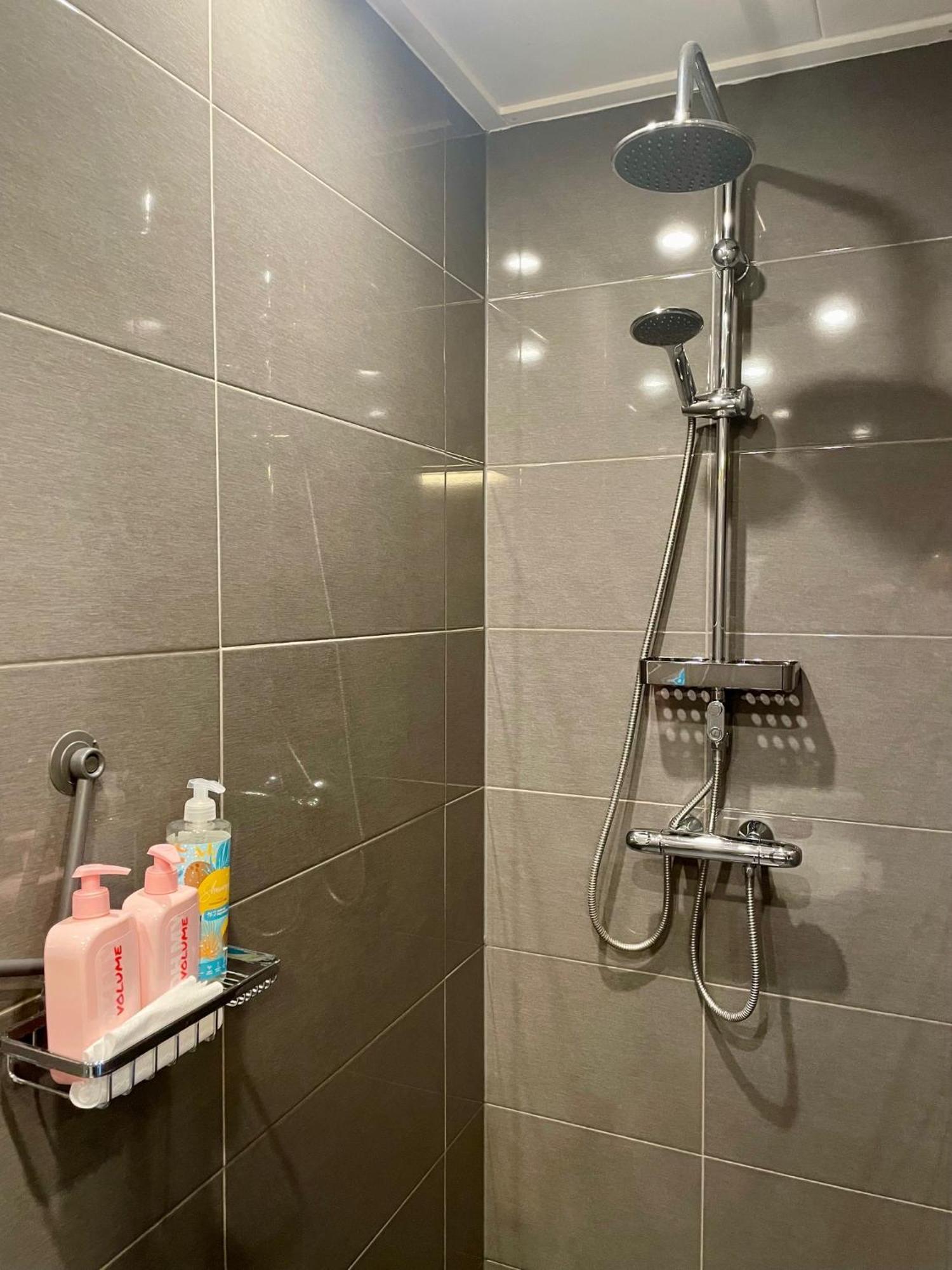 Gastenverblijf Villa Buitenplaats Wergea Contactloos Inchecken Naarderburen エクステリア 写真